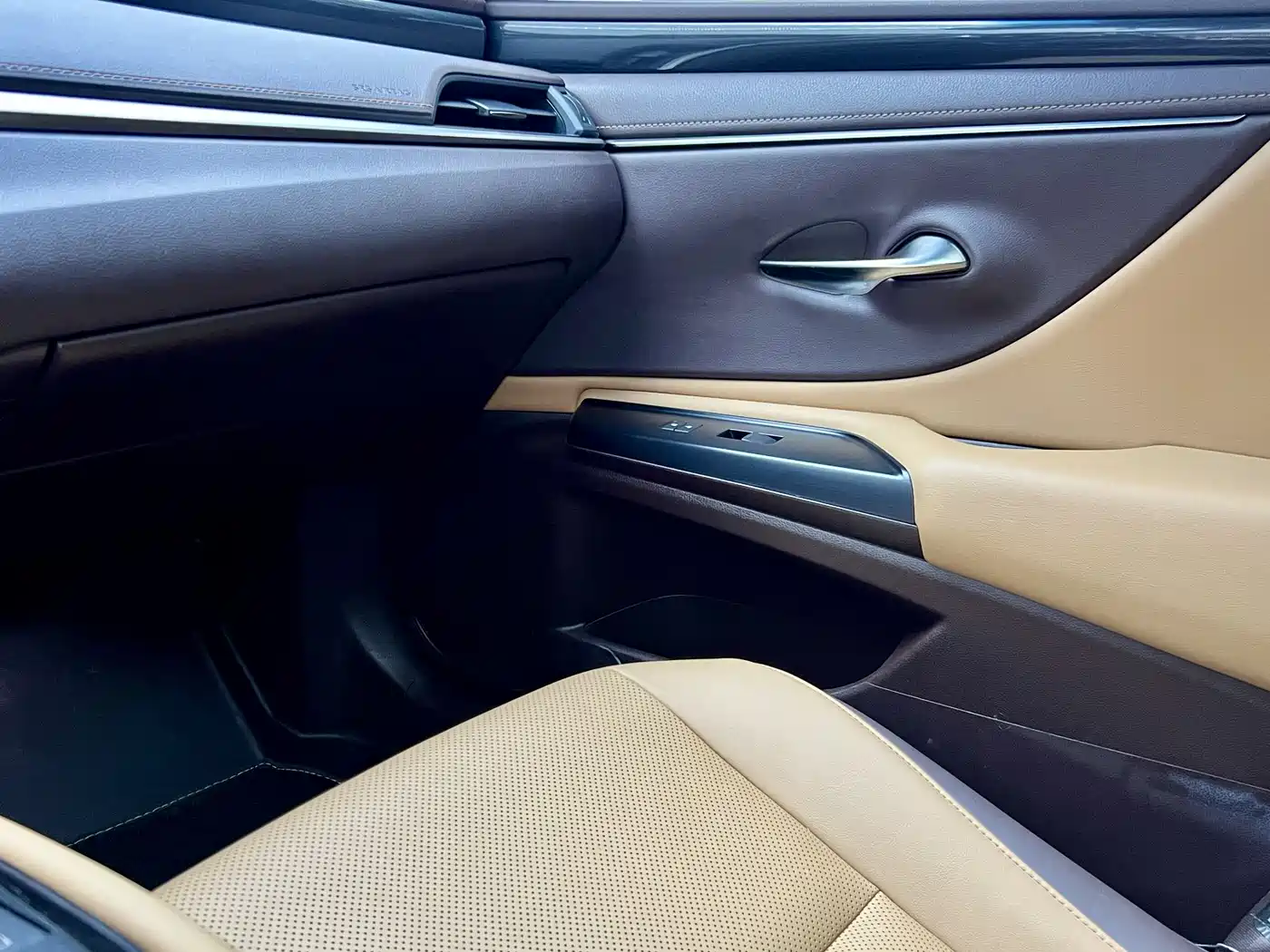 Lexus ES 2018 300h Excellence Edition China V фото 23