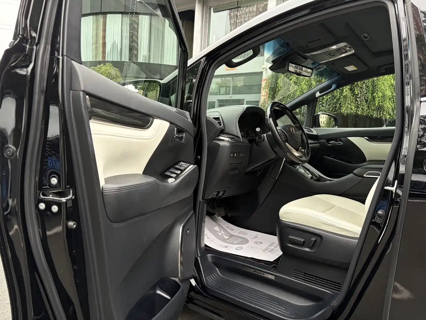 Lexus LM 2021 2020 300h 4-Seat Imperial Edition