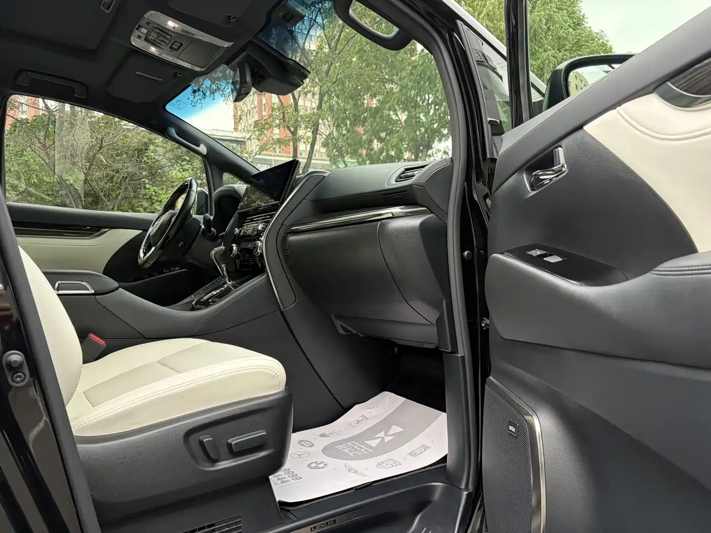 Lexus LM 2021 2020 300h 4-Seat Imperial Edition