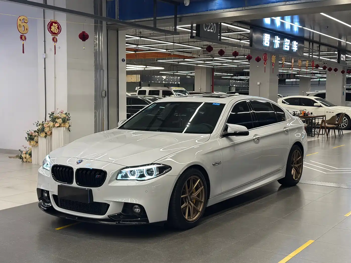 BMW 5 Series 2014 525Li Luxury Design Package