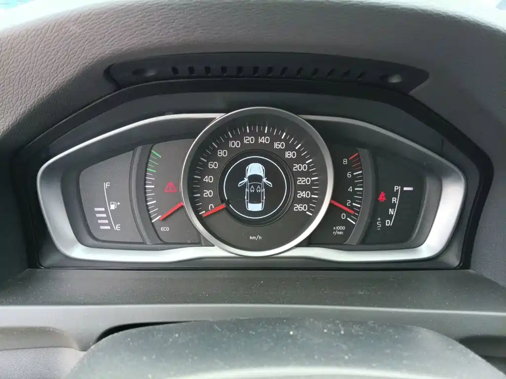 صورة 7 - Volvo S60