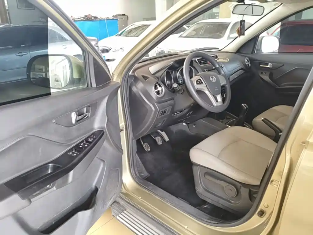 BAIC Huansu S3 2017 2017 1.5L Manual Luxury