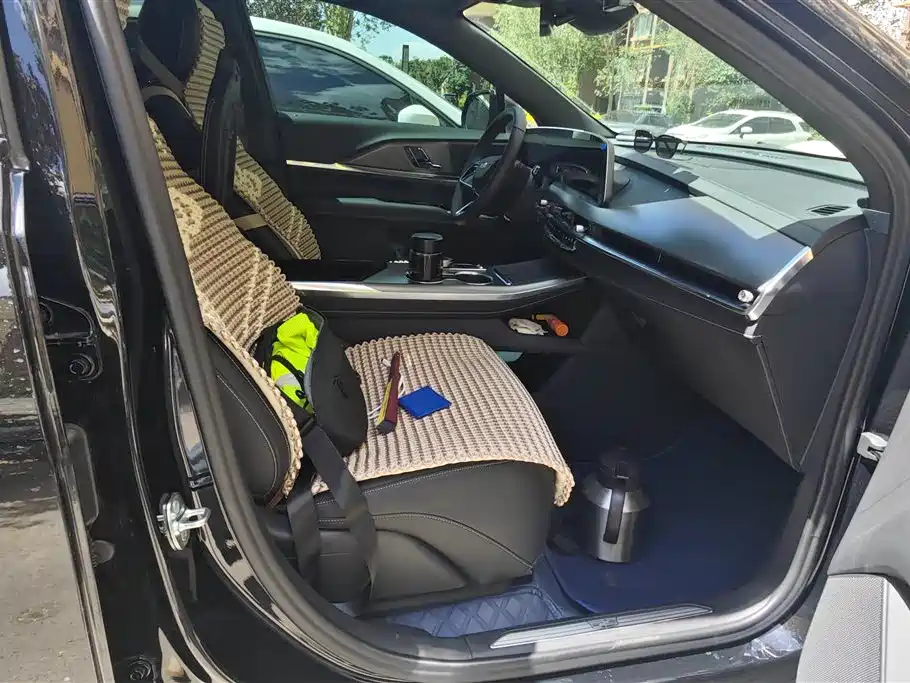 Cadillac XT5 2025 2.0T Luxury фото 8