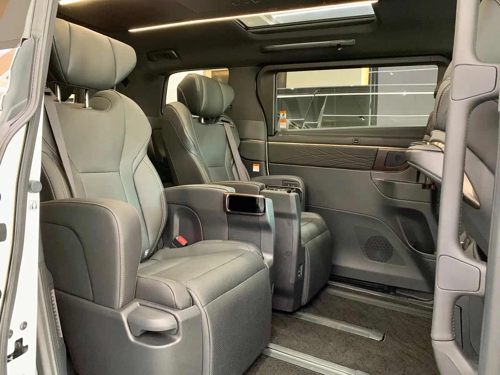 Фото 8 - Toyota Alphard