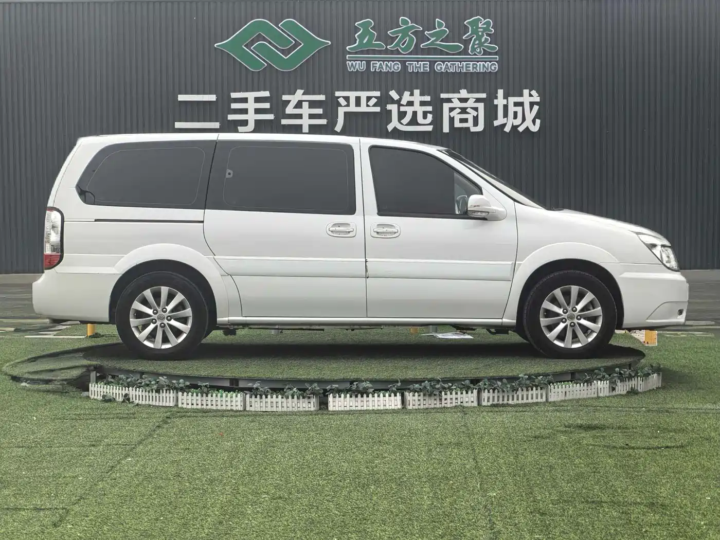 Buick GL8 2014 2.4L Executive Edition фото 4