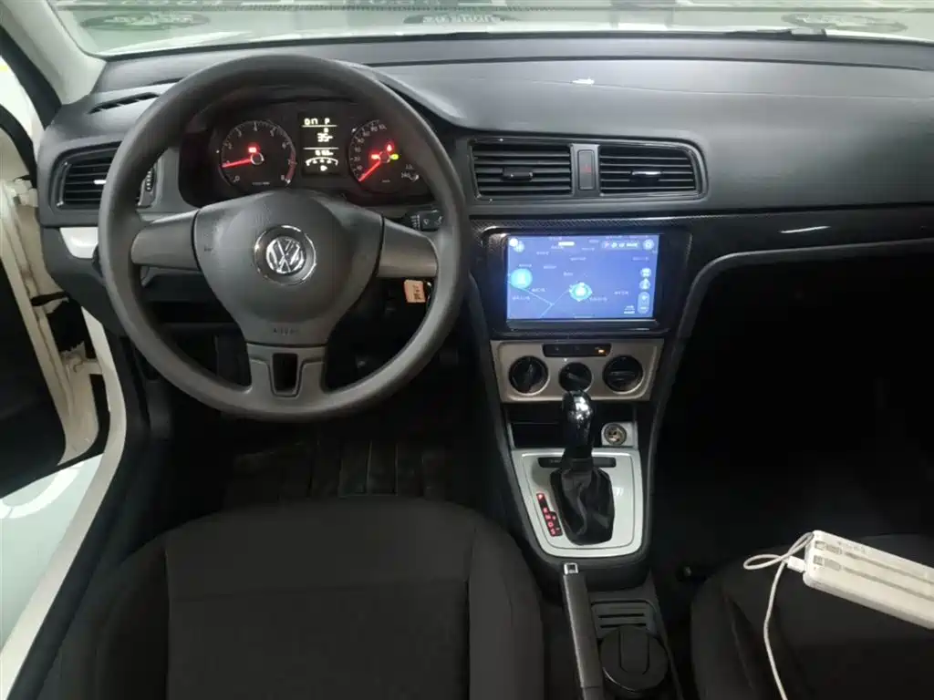 Volkswagen Lavida 2017 1.6L Automatic Comfort Edition фото 10