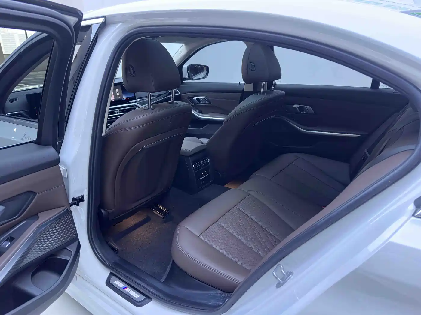 BMW 3 Series 2023 320Li M Sport Package фото 9