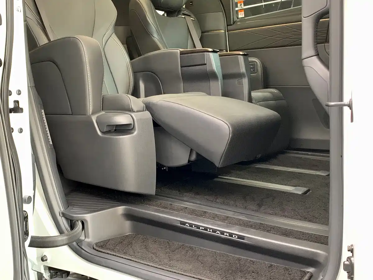 Фото 12 - Toyota Alphard