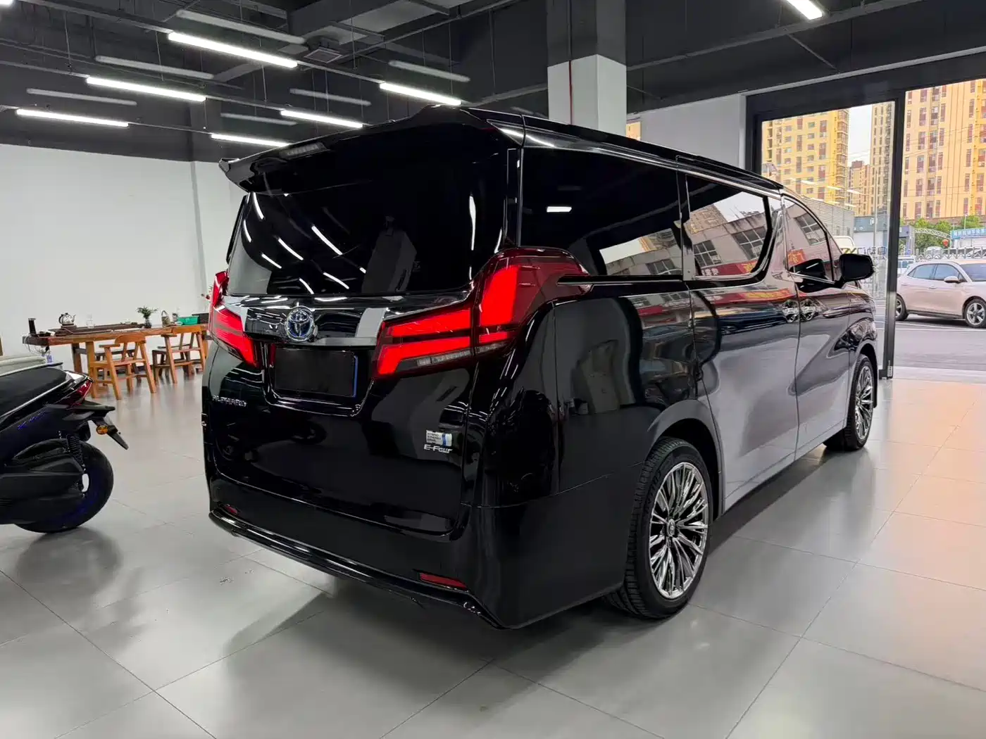 Toyota Alphard 2021 Hybrid 2.5L Luxury фото 9