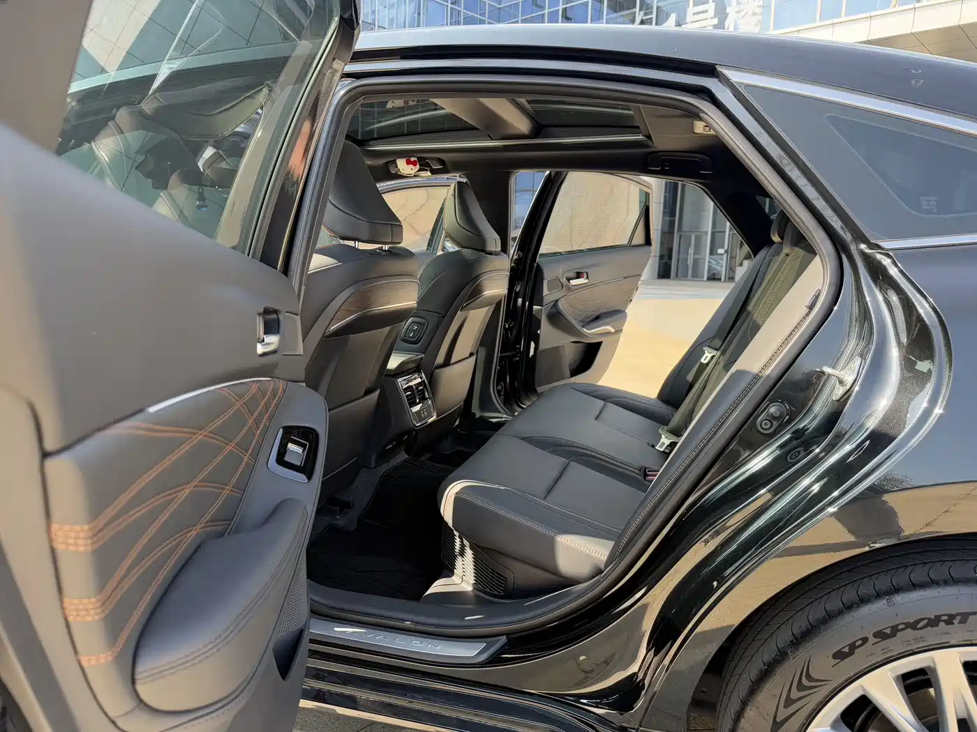 Toyota Avalon 2024 Model Hybrid 2.5L XLE Prestige Edition фото 5