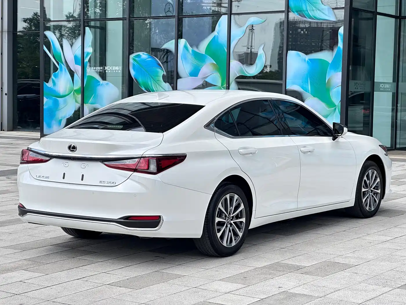 Фото 9 - Lexus ES
