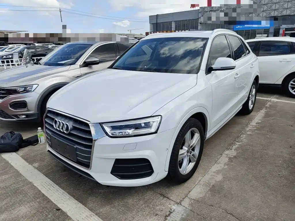 Photo 2 - Audi Q3