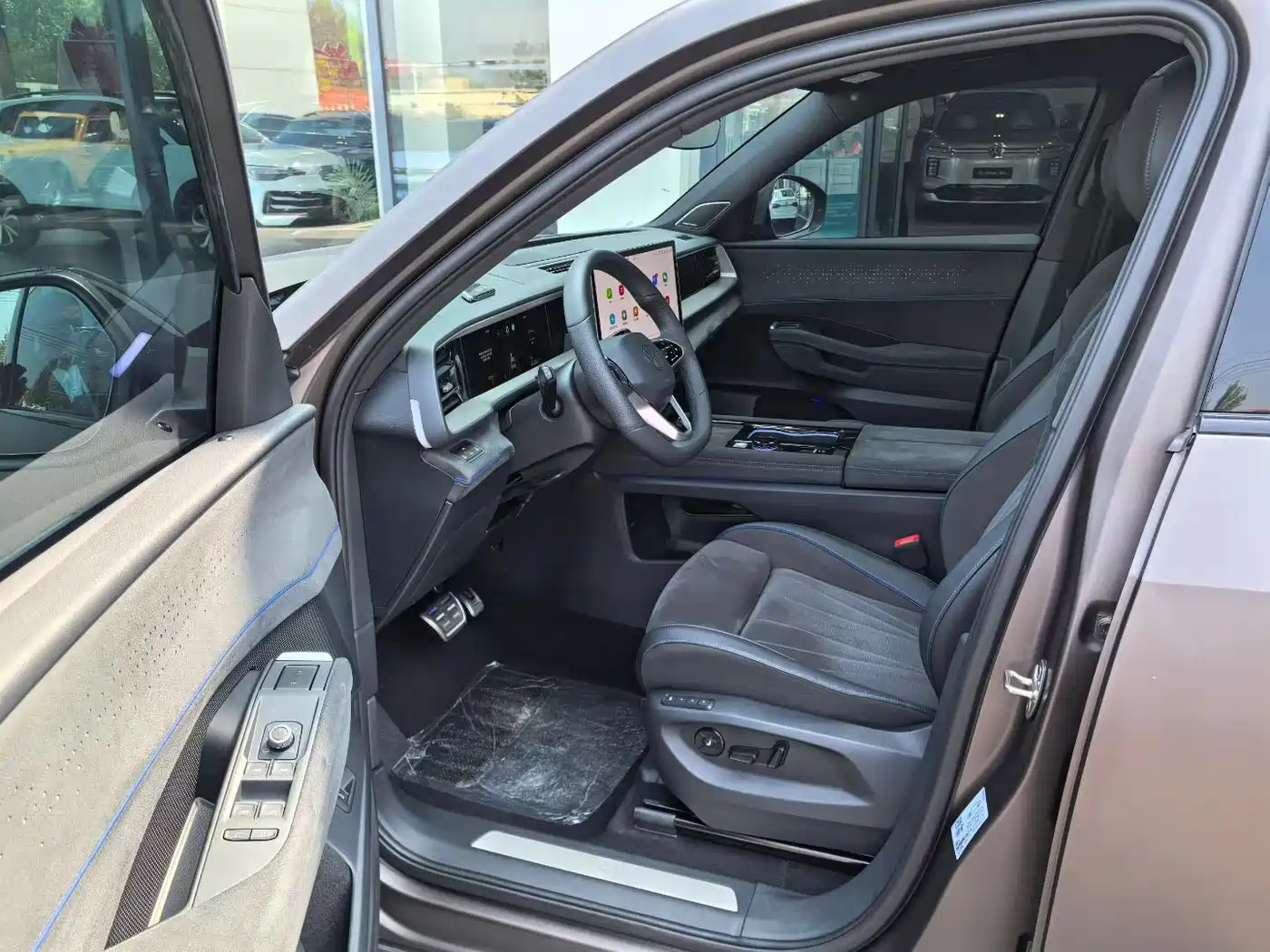 Volkswagen Teramont 2025 Teramont Pro 450TSI 4WD Summit Edition фото 5