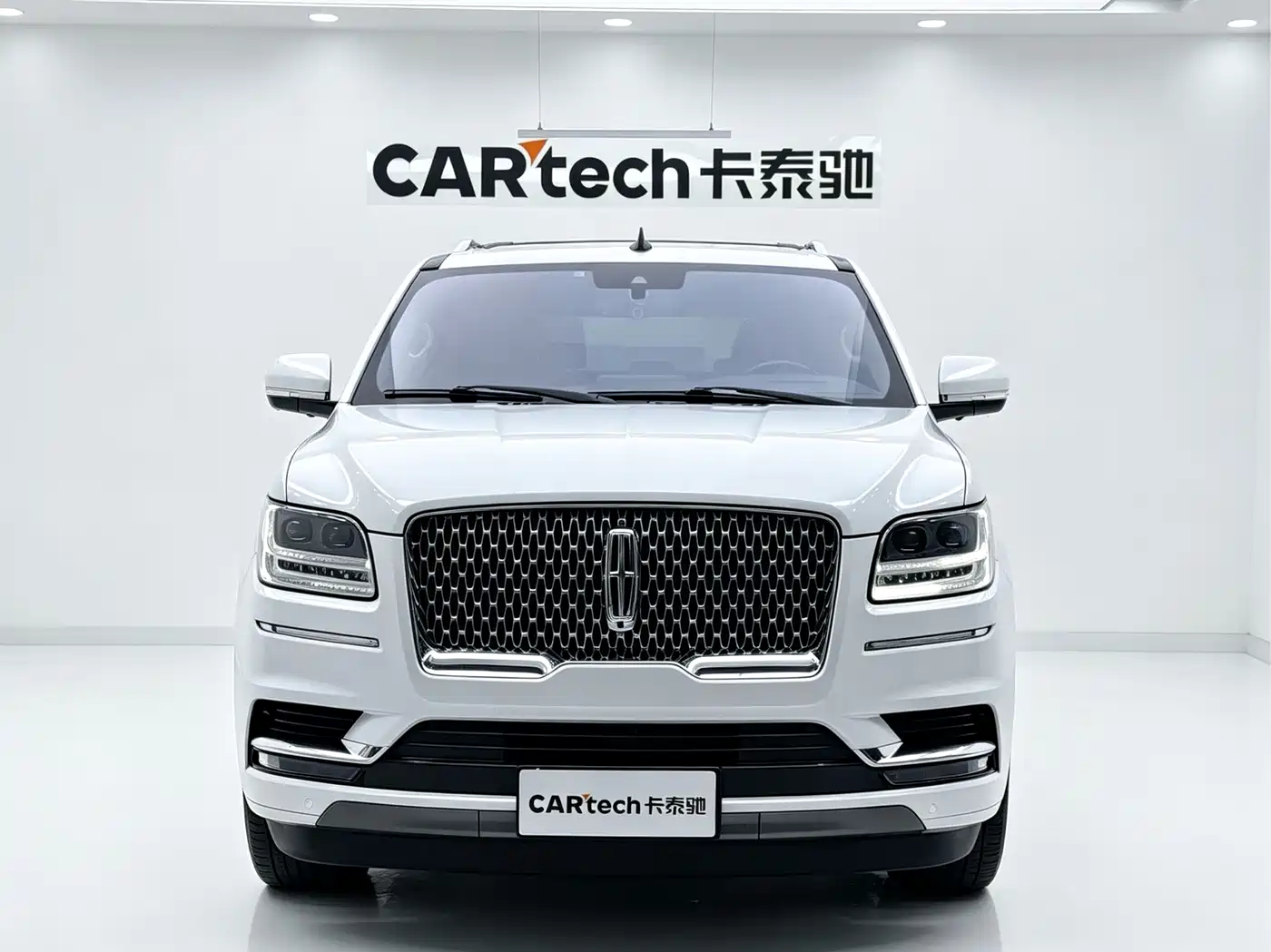 Фото 2 - Lincoln Navigator