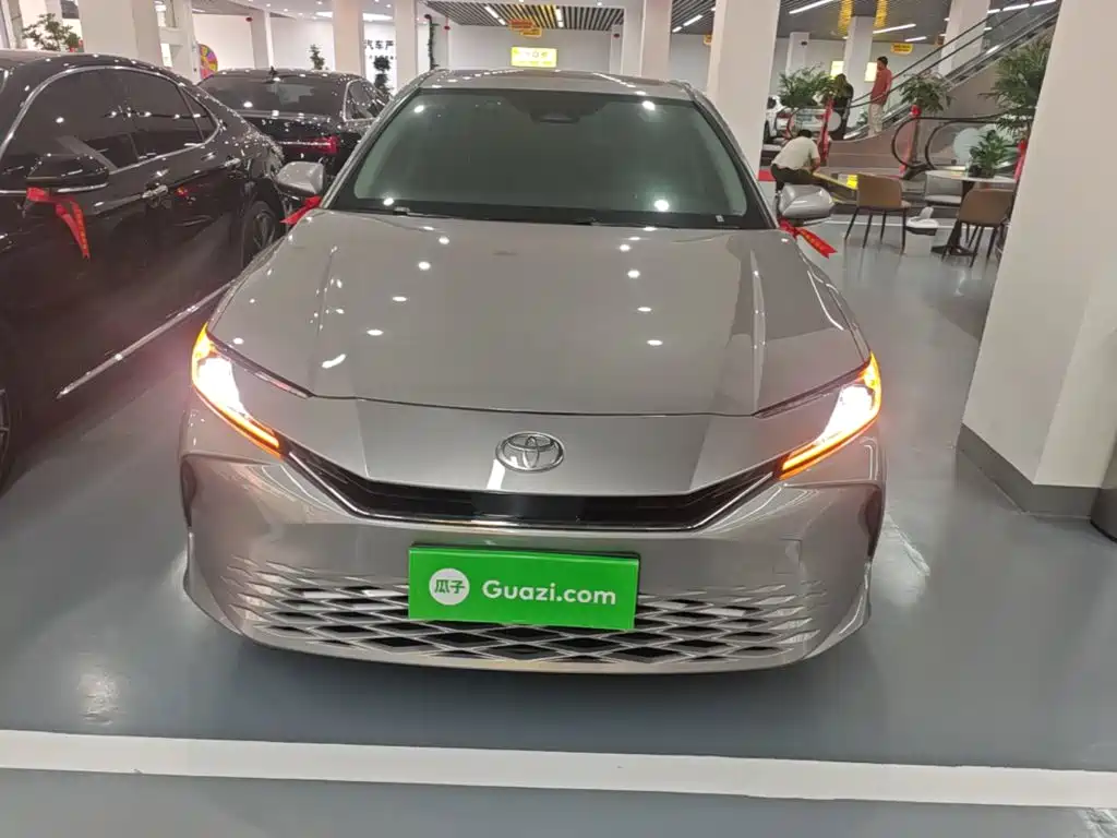 Фото 3 - Toyota Camry