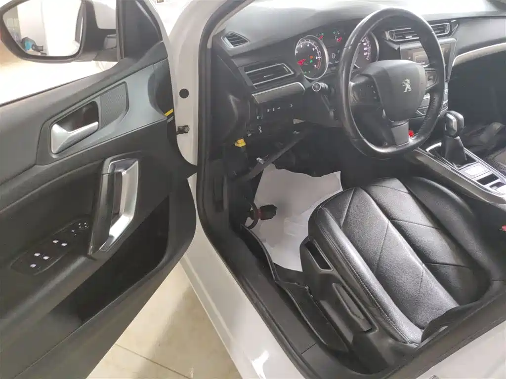 Peugeot 408 2016 1.6T Automatic Luxury Edition фото 16