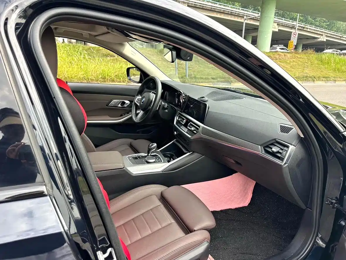 Photo 10 - BMW 3 Series