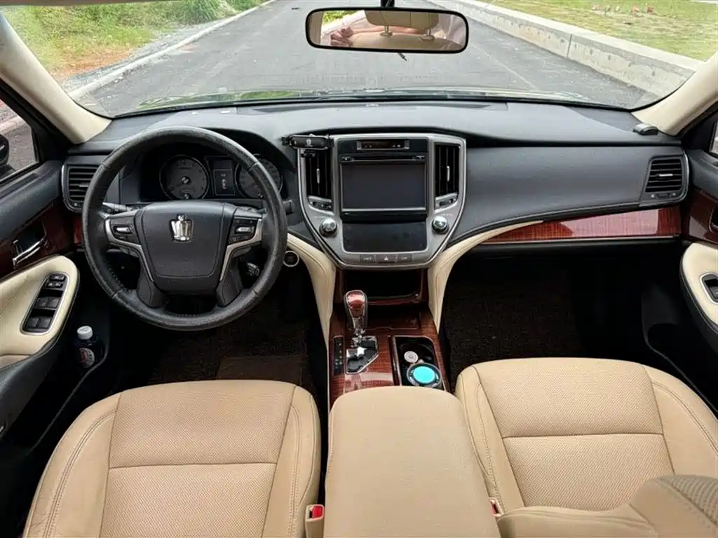 Toyota Crown 2015 2.0T Fashion фото 8