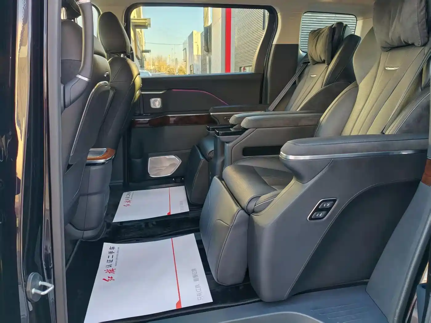 Hongqi HQ9 PHEV 2024 2024 Model 2.0T AWD Luxury Edition
