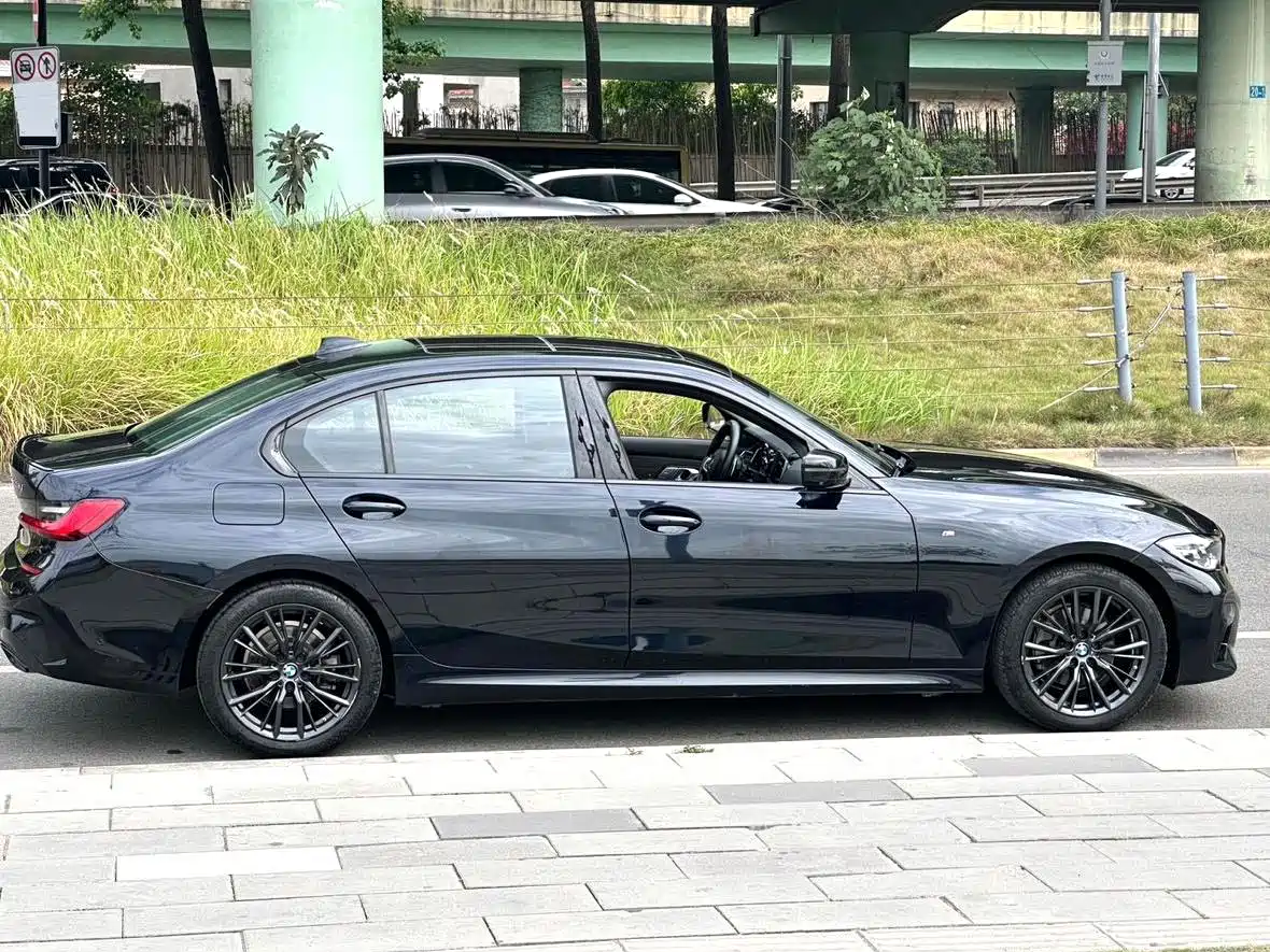 Photo 7 - BMW 3 Series