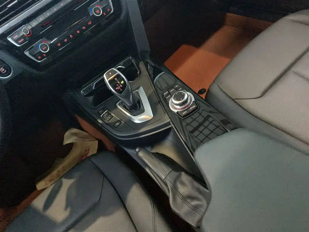 BMW 3 Series 2017 320Li M Sport фото 10