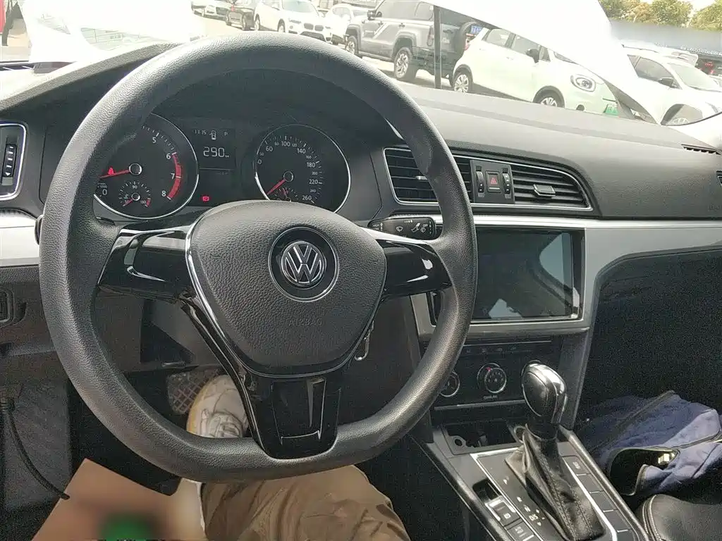 Volkswagen Lamando 2015 230TSI DSG Style фото 10