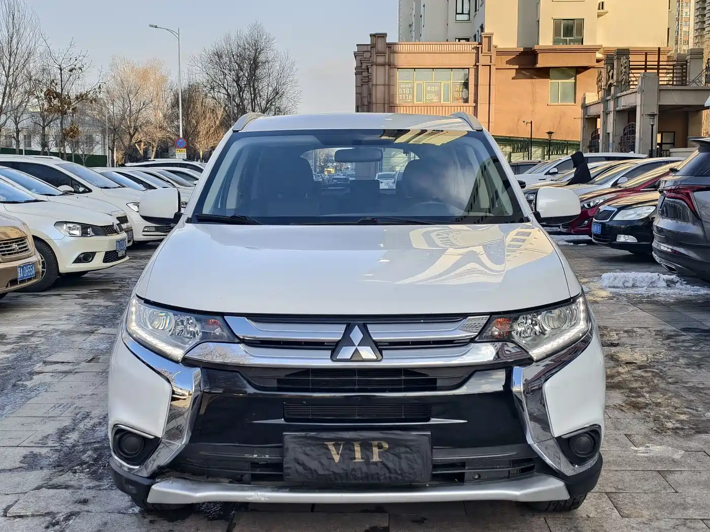 MITSUBISHI OUTLANDER