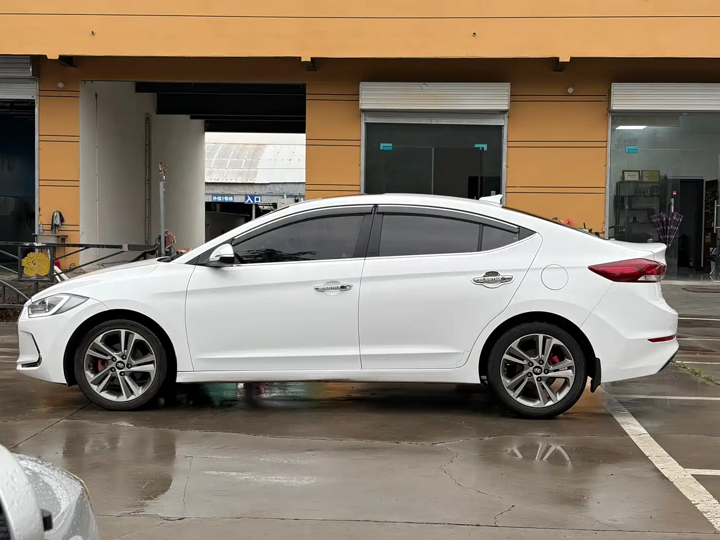 Hyundai Elantra 2018 1.6L Automatic 15th Anniversary Special Edition фото 15