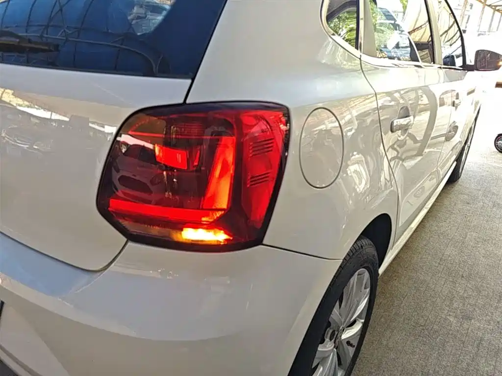 Volkswagen Polo 2018 1.5L Manual Safe Drive фото 8