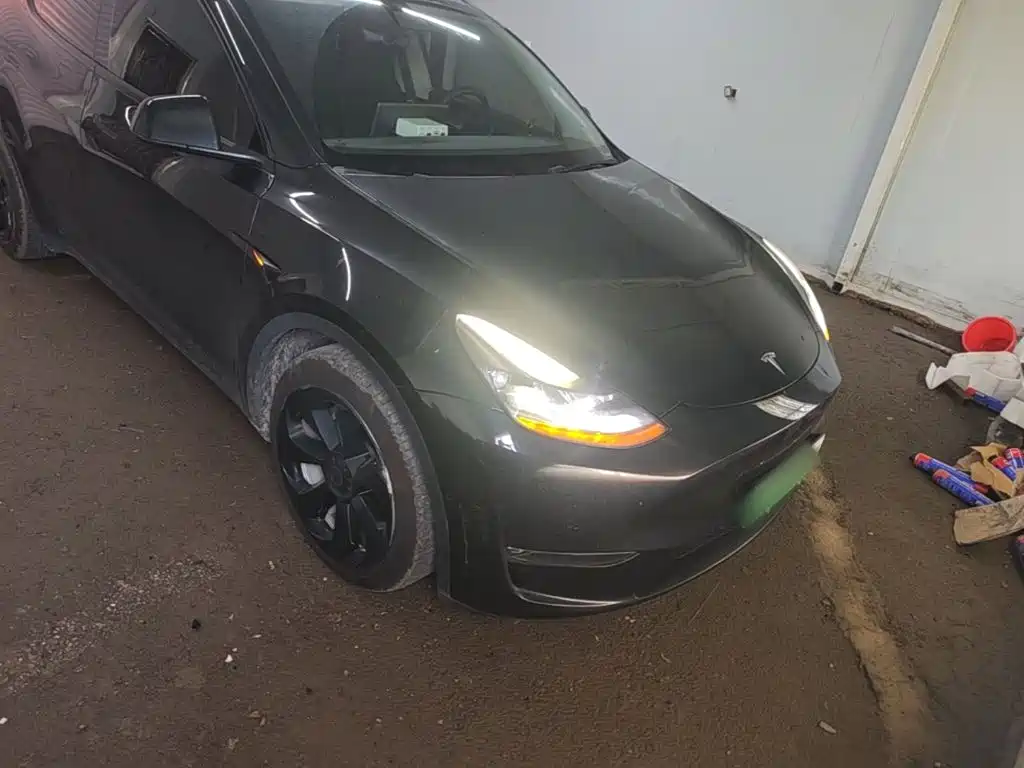Фото 3 - Tesla Model Y