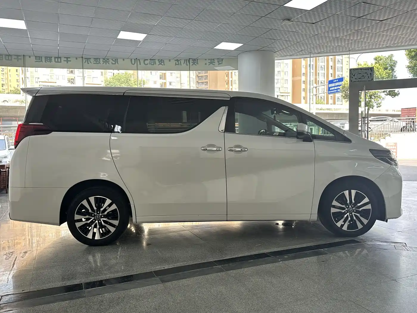 Toyota Alphard 2018 Facelift 3.5L Premium Edition фото 6