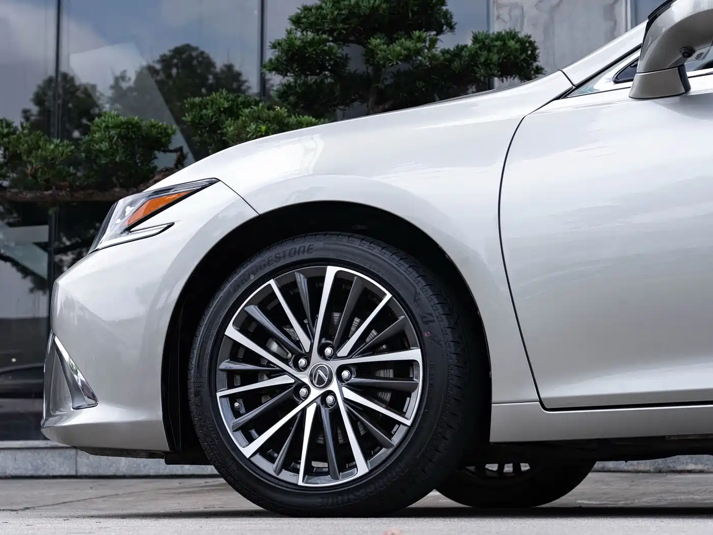 Lexus ES 2022 300h Ultimate Edition фото 8