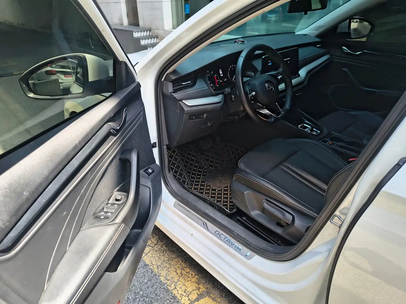 Škoda Octavia 2023 PRO TSI280 Premium Edition фото 14