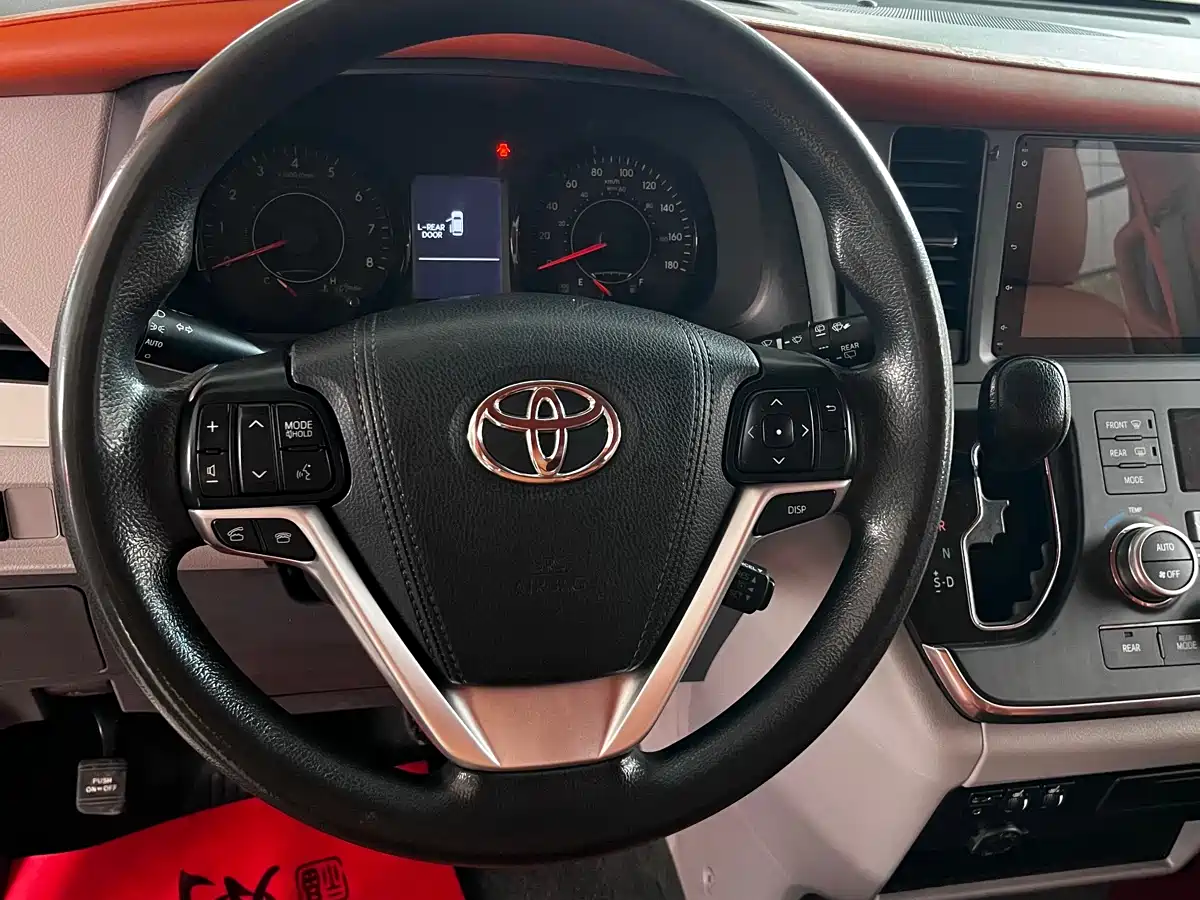 Toyota Sienna 2015 3.5L 4WD L фото 18