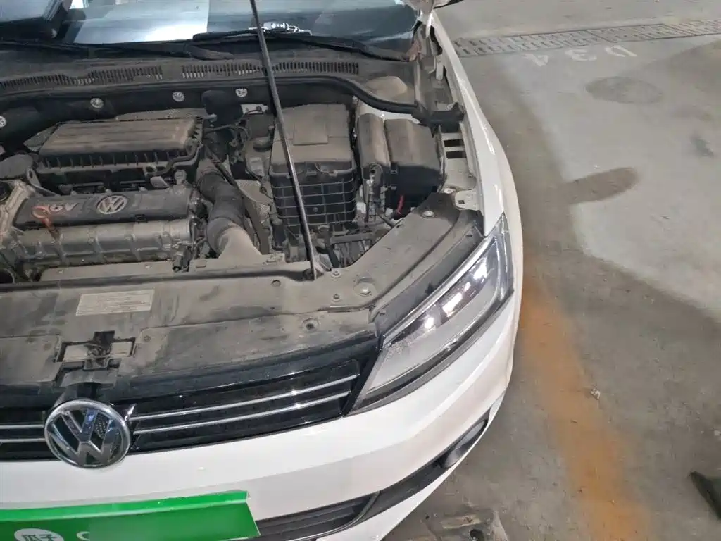Volkswagen Sagitar 2014 Facelift 1.6L Automatic Leading Version фото 22