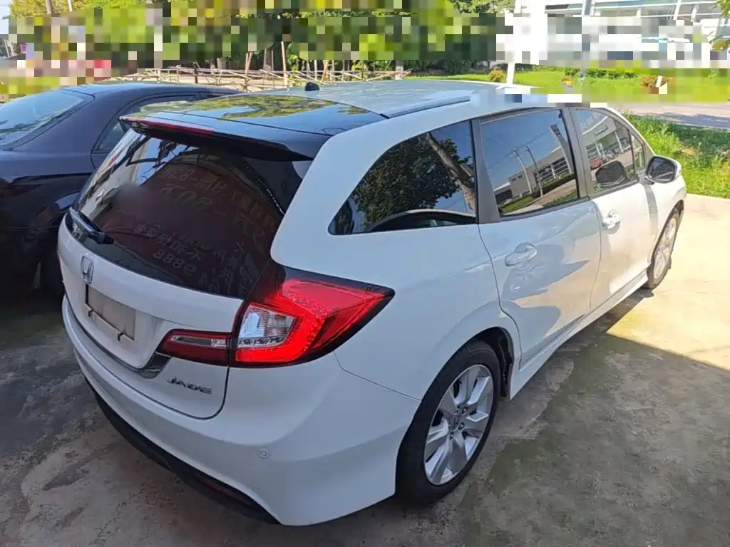 Honda Jade 2016 2016 1.8L Automatic Comfort Elite Version 5-seater