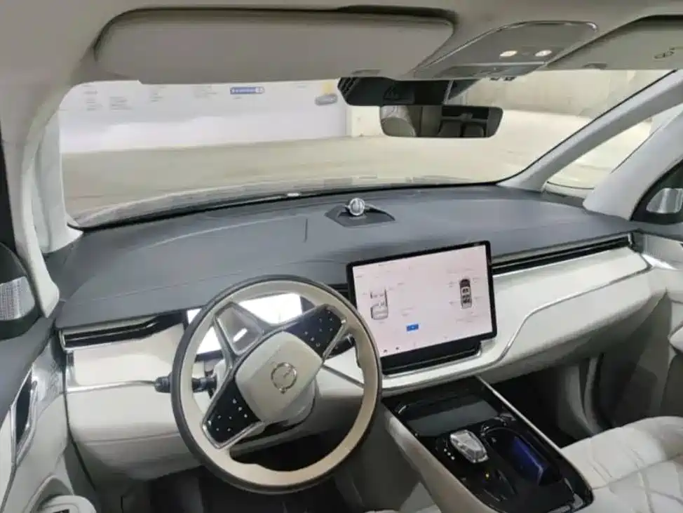 Volvo EM90 2024 2025 Ultra Six-Seater
