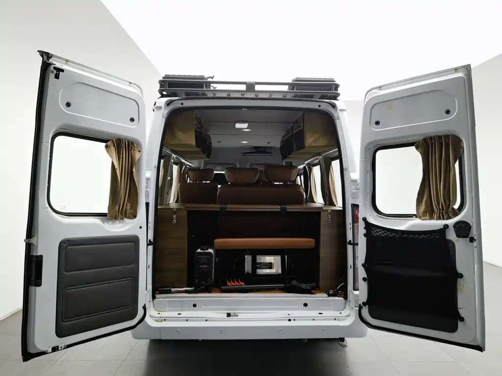 Ford New Generation Transit 2021 2021 Model 2.2T Automatic Logistics Vehicle Pro 5.9m Long Wheelbase Dual Rear Tires 7-Seat Medium Roof China VI