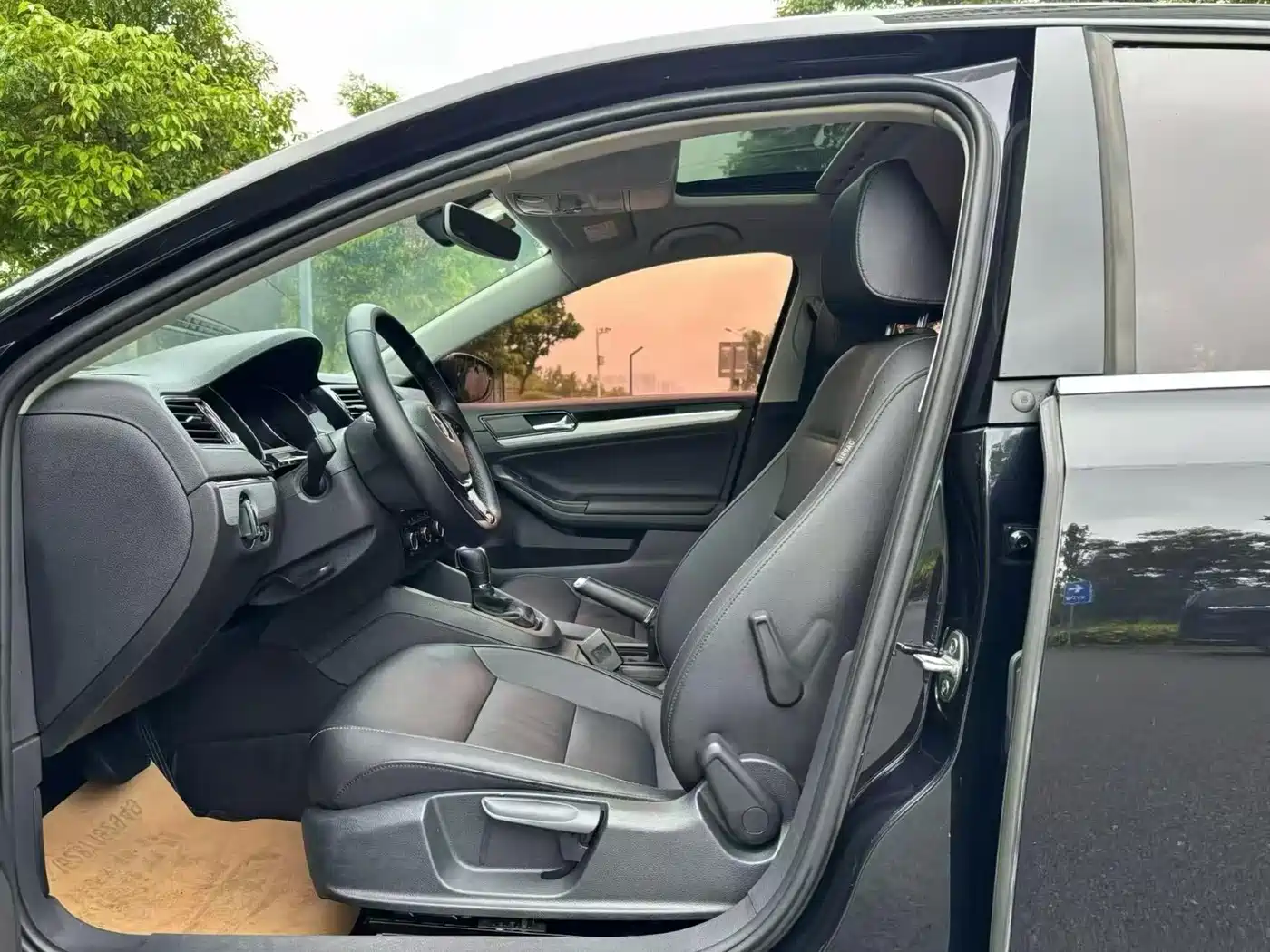 Volkswagen Sagitar 2018 1.6L Automatic Comfort фото 7