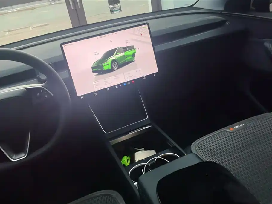 TESLA MODEL Y