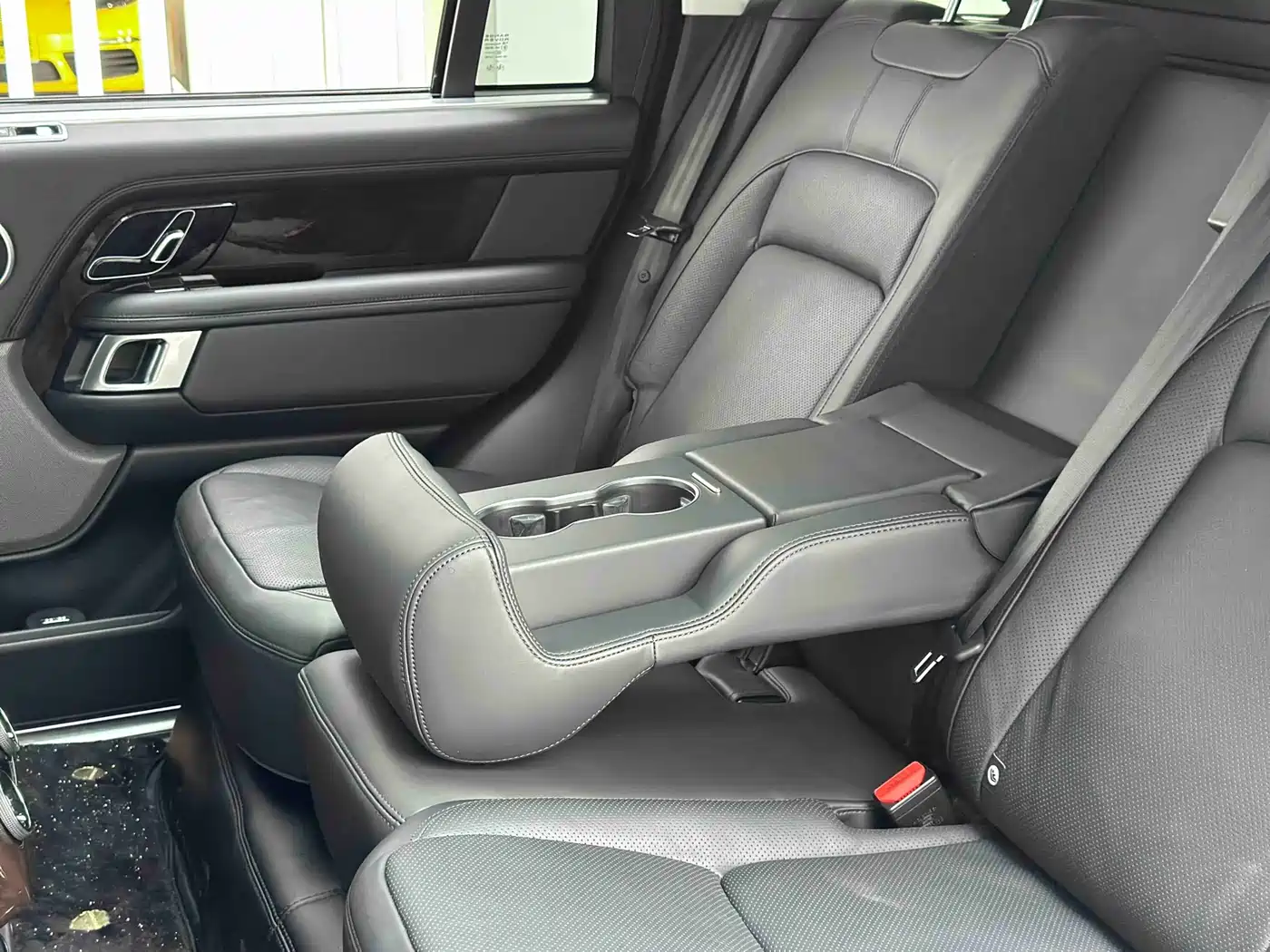 Land Rover Range Rover 2021 3.0 L6 Heritage Extended Classic Edition фото 17