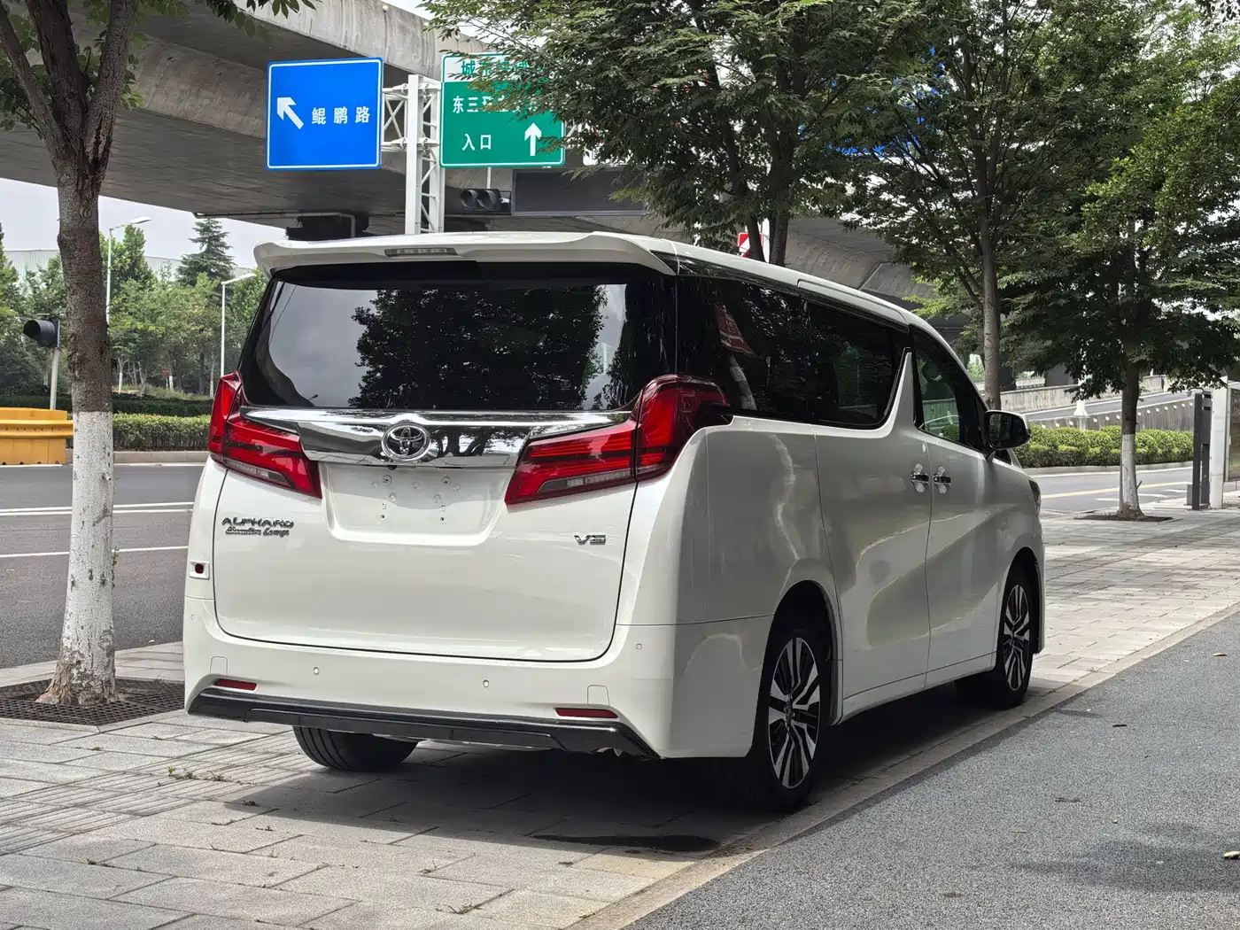 Toyota Alphard 2018 Facelift 3.5L Premium Edition фото 9