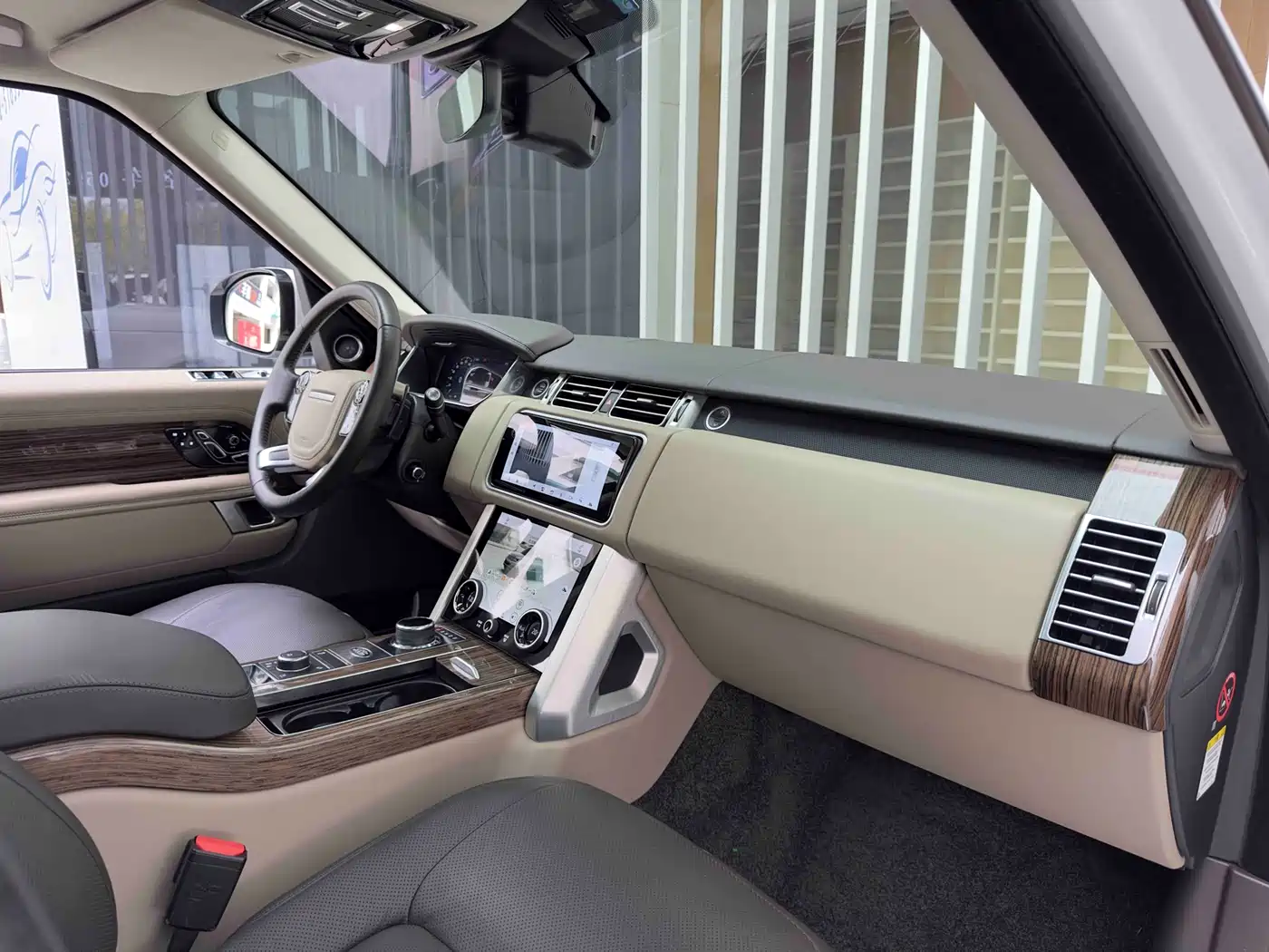 Land Rover Range Rover 2019 3.0 SC V6 Heritage Extended Edition фото 22