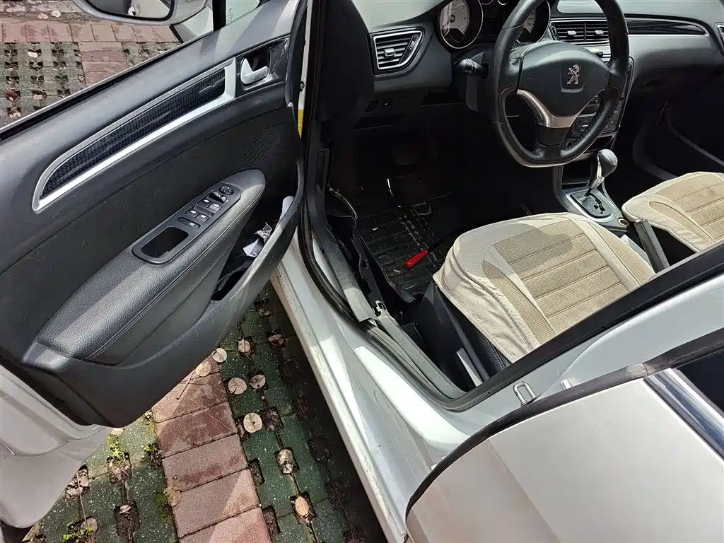 Peugeot 308 2014 Model Joy Edition Classic 1.6L Automatic Superior Style фото 14
