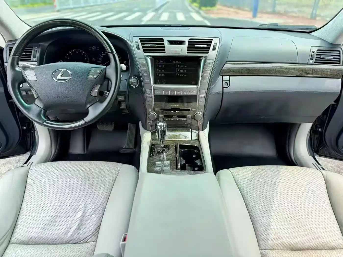 Lexus LS 2007 600hL Premium Edition фото 7
