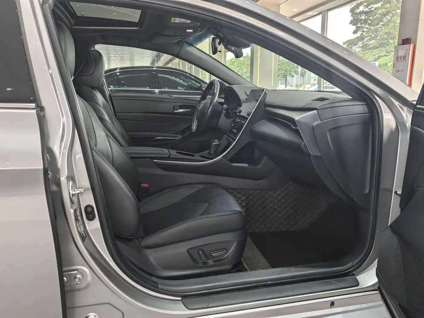 Toyota Avalon 2019 Hybrid 2.5L Luxury Edition China VI фото 7
