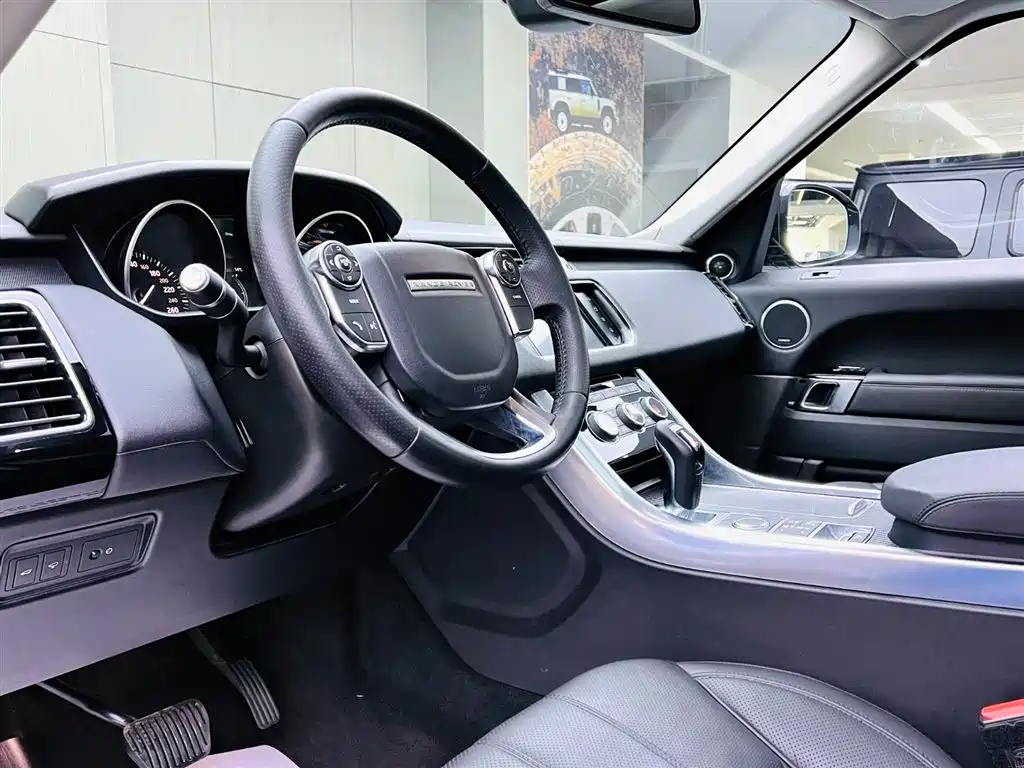 Land Rover Range Rover Sport 2016 Model 3.0 SC V6 HSE фото 8