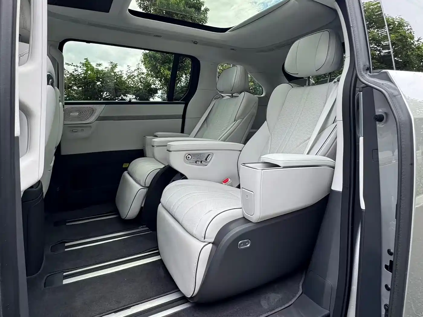 XPeng X9 2025 2025 Extended Range Edition