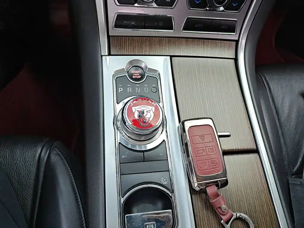Jaguar XF 2014 2015 XF 2.0T Style Edition