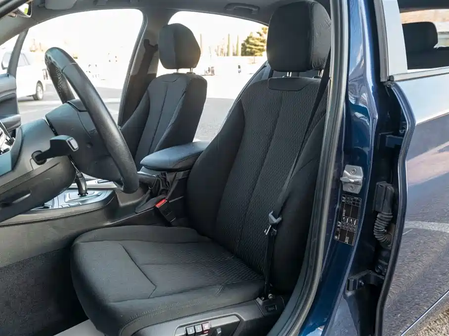 BMW 1 Series (Import) 2015 120i Leading фото 35